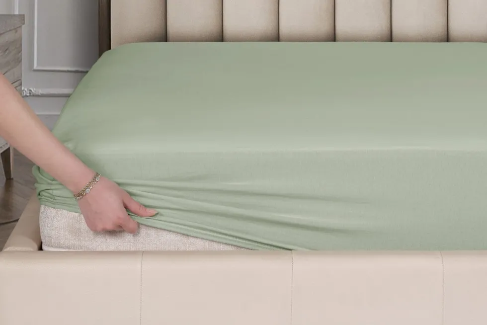 Elastyczne, kolorowe prześcieradło Klinmam Home Jersey, kolor saga green, 100x200 cm